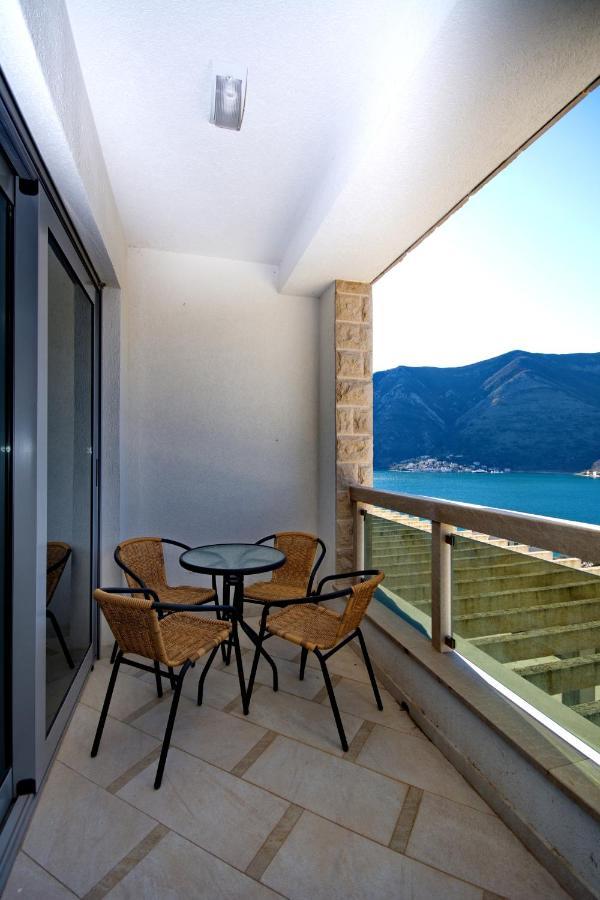 Apartment Dobrota Tomici  Buitenkant foto